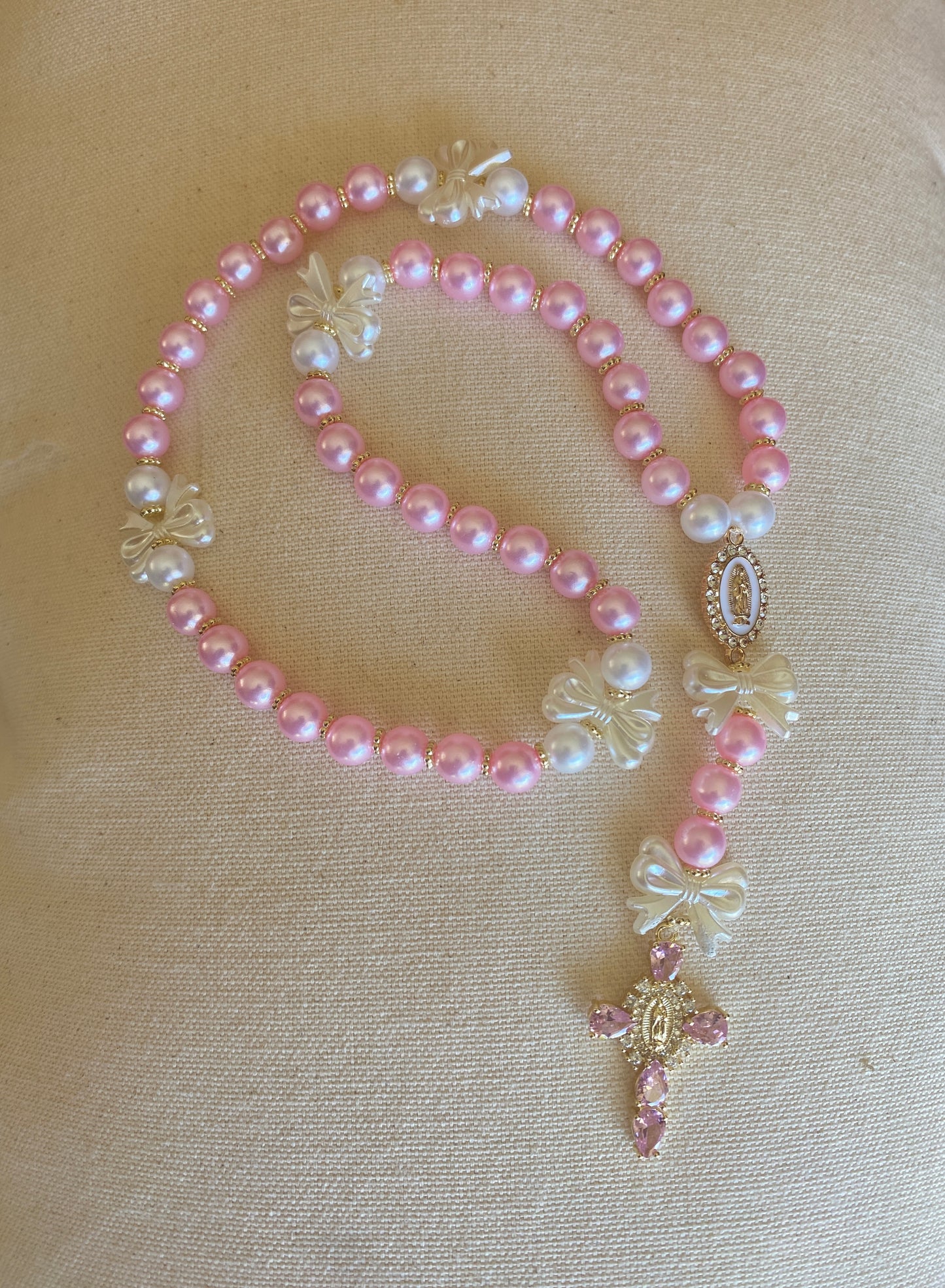 Chapelet chrétien a noeuds rose, blanc et doré