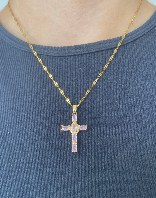 Collier chrétien avec un pendentif de la croix de Jesus rose et doré