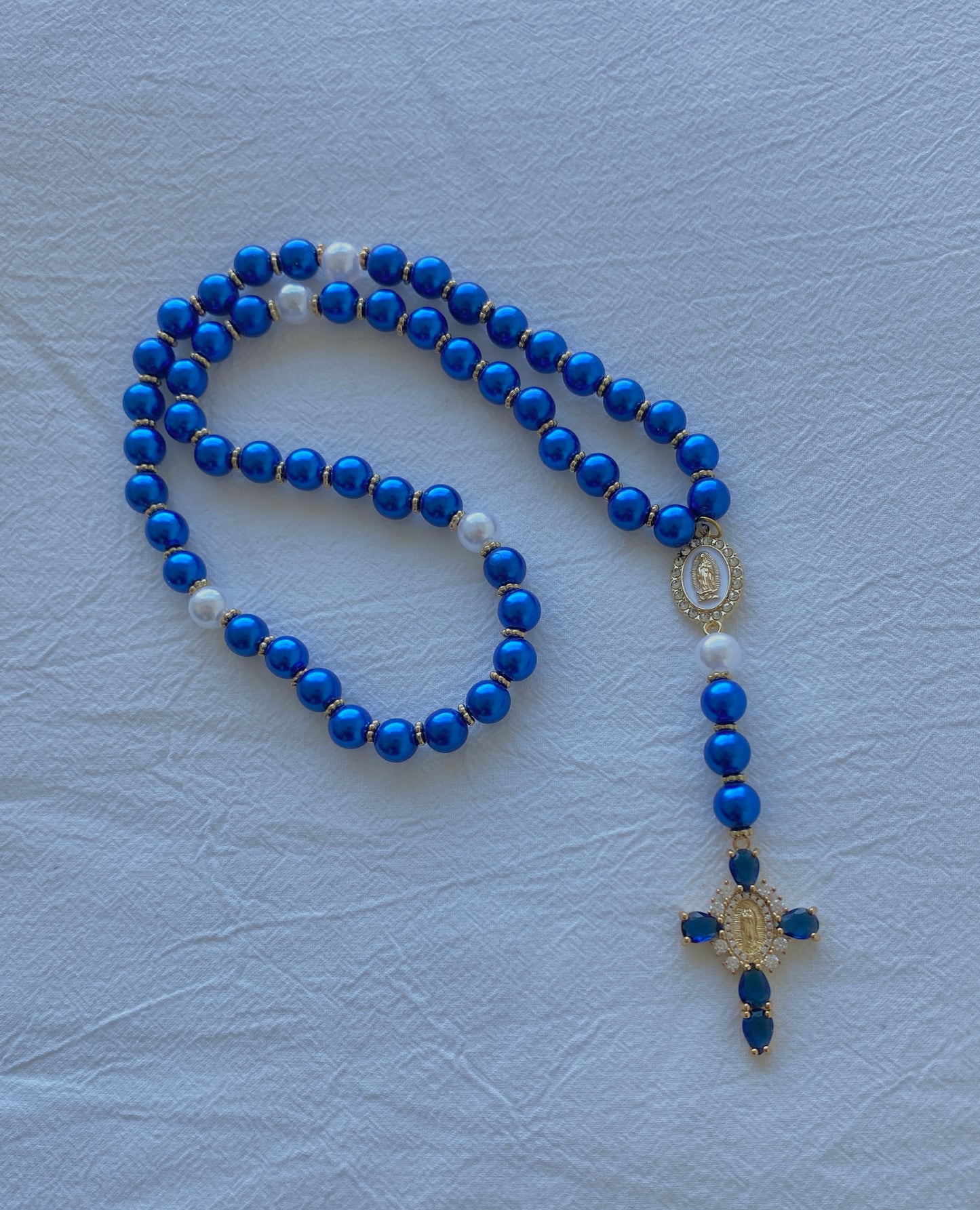 Chapelet chrétien bleu foncé et doré, réalisé a la main
