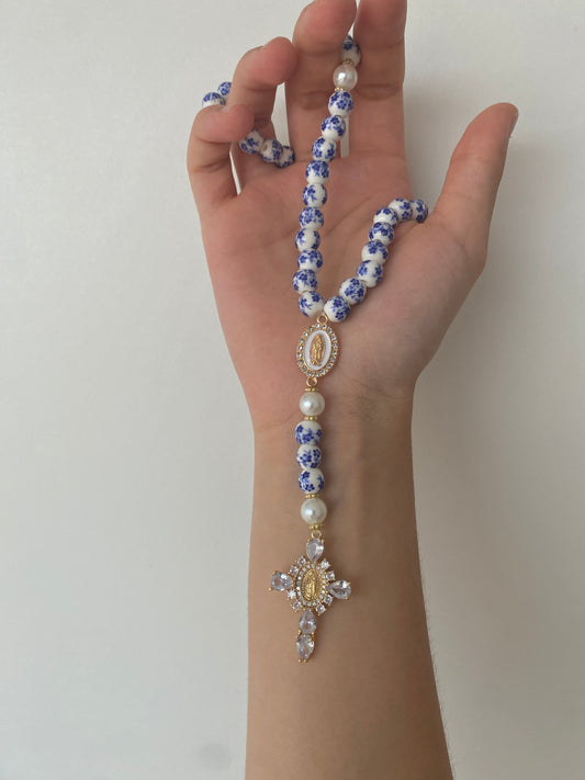 Chapelet chrétien azur : bleu, blanc et doré, réalisé a la main 