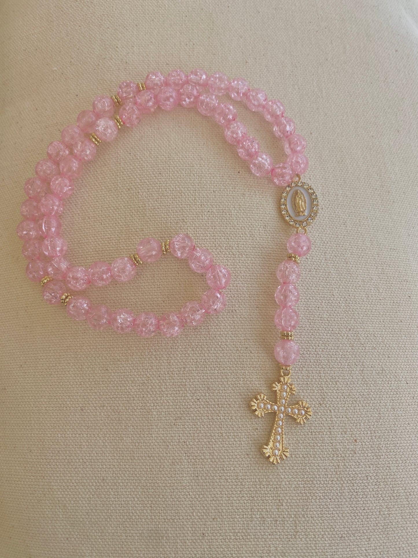 chapelet chrétien rose et doré, réalisé a la main 